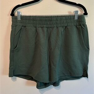 Smash and Tess hangout sweat shorts